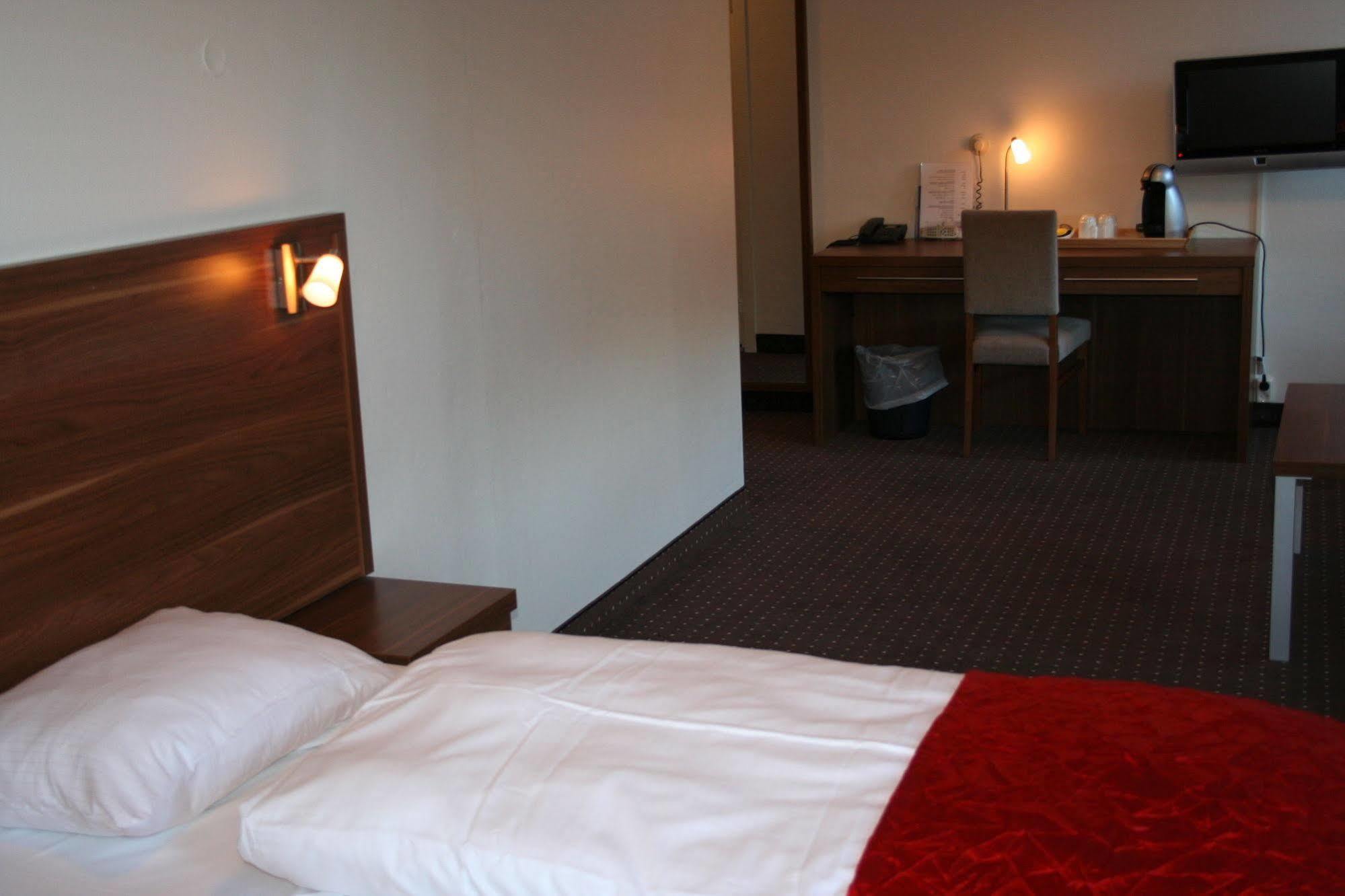 Thon Partner Hotel Otta Luaran gambar